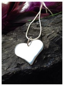 silver-heart-necklace